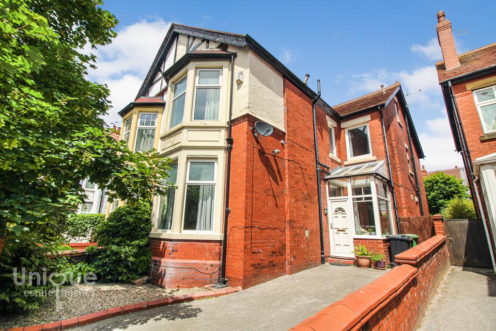 Orchard Road, Lytham St. Annes, FY8 4 bed semidetached house £309,950