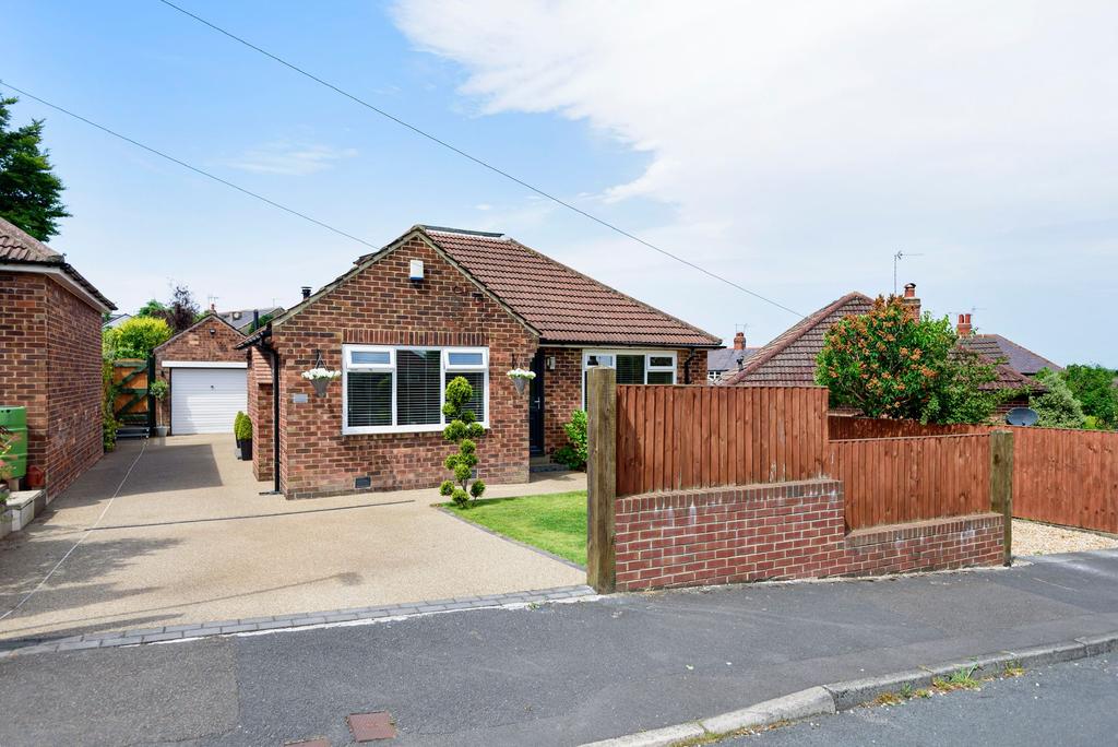 Hill Top Mount, Harrogate, HG1 2 bed detached bungalow for sale £365,000