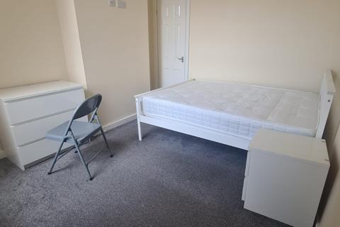 3 bedroom flat to rent - Noster Terrace, Leeds LS11