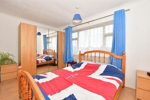 33 Cedar Avenue, Wickford, SS12 9DU