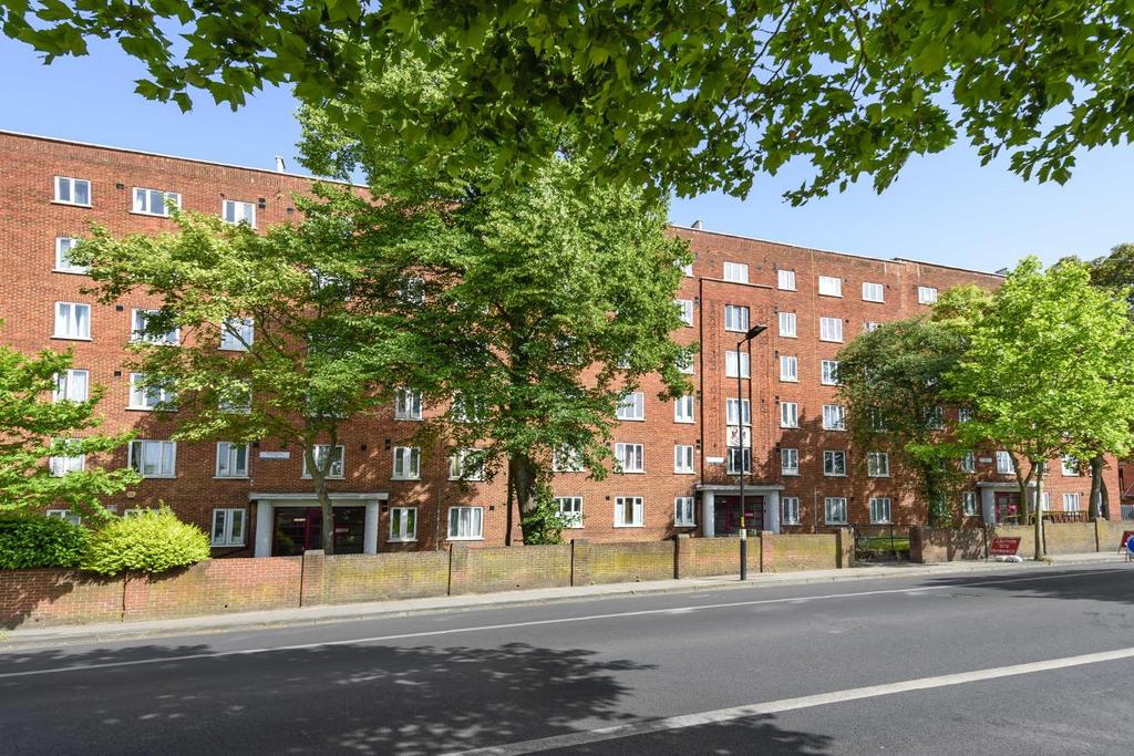 Denmark Hill Estate, Camberwell 2 bed flat for sale £300,000