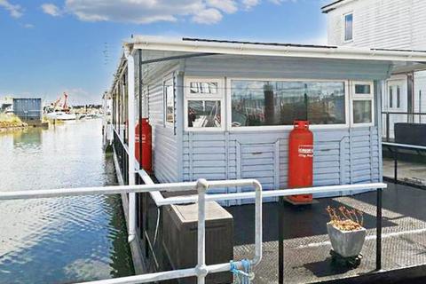 2 bedroom houseboat for sale, Vicarage Lane, Hoo ME3