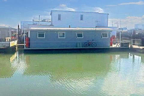 2 bedroom houseboat for sale, Vicarage Lane, Hoo ME3