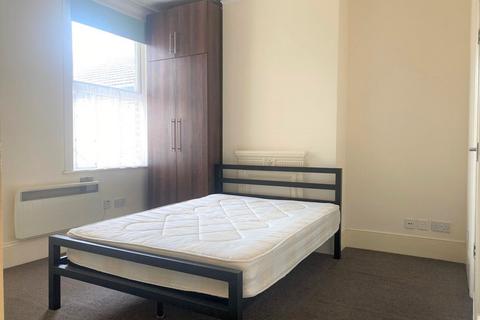 Studio to rent, Macdonald Road, London, N11