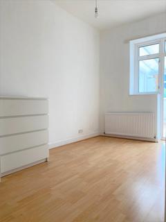 2 bedroom flat to rent, High Road,  London, N20