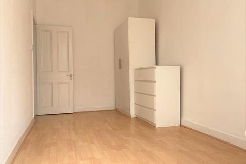 2 bedroom flat to rent, High Road,  London, N20