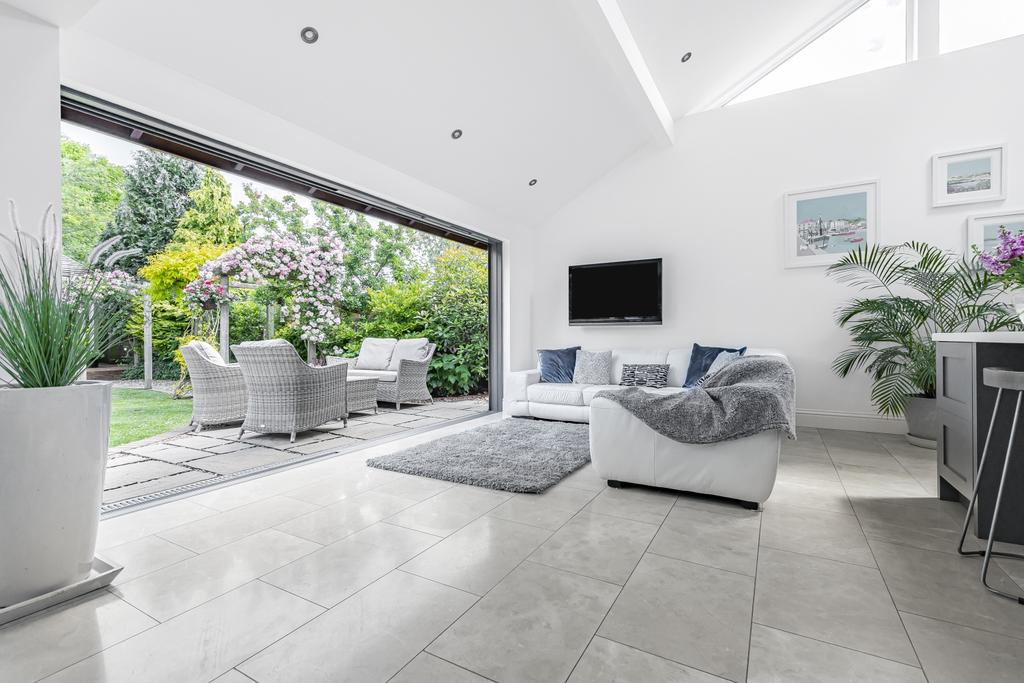 Open Plan onto Garden