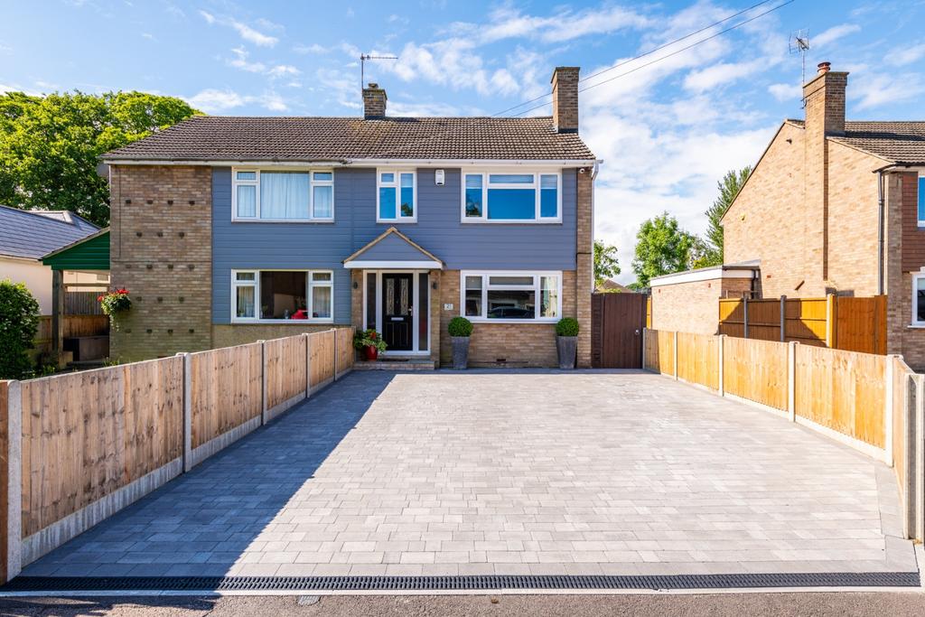 Asquith Road, Wigmore, Rainham 3 bed semidetached house £475,000
