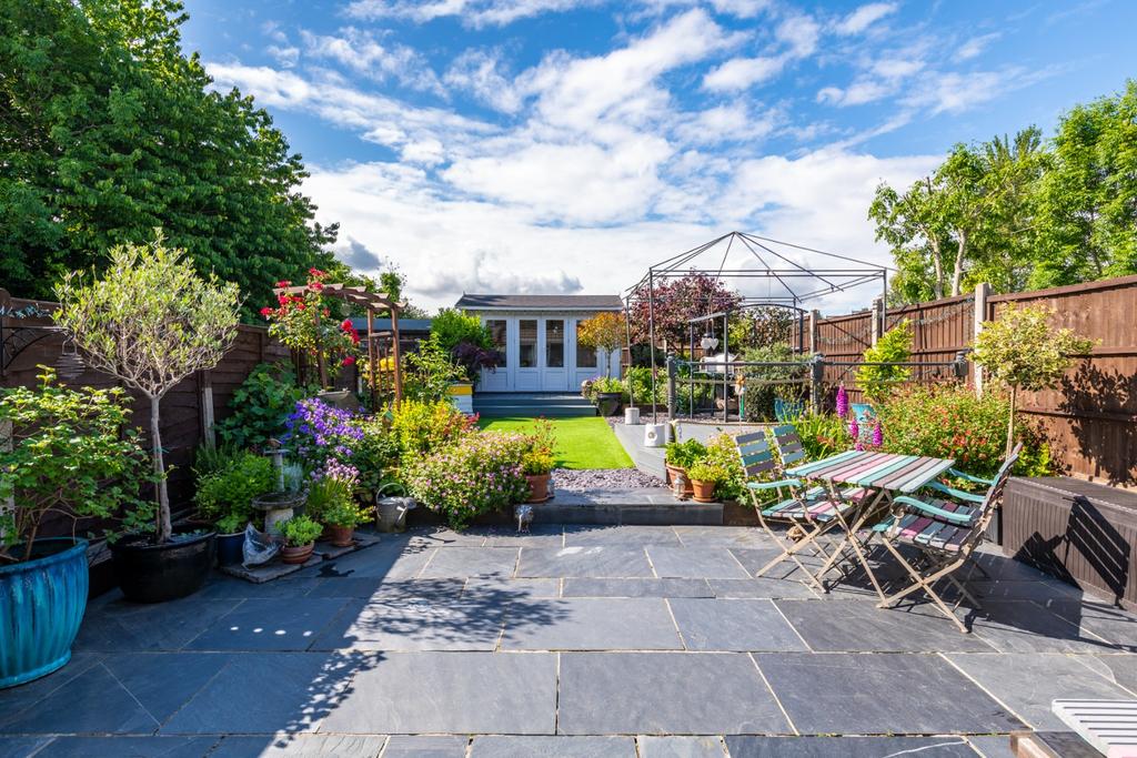 Asquith Road, Wigmore, Rainham 3 bed semidetached house £475,000