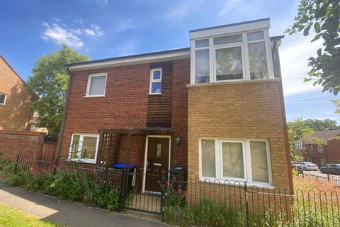 2 Alwyn Walk, Northampton, NN3 5GW