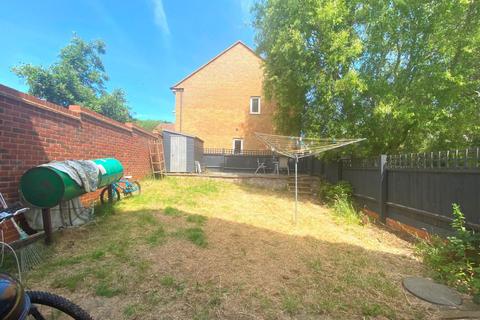 2 Alwyn Walk, Northampton, NN3 5GW