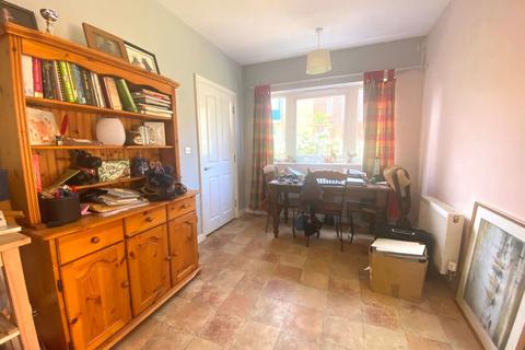 2 Alwyn Walk, Northampton, NN3 5GW