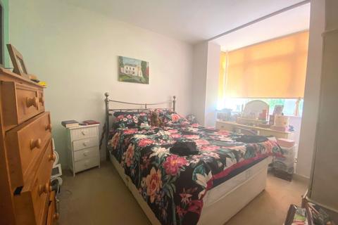 2 Alwyn Walk, Northampton, NN3 5GW