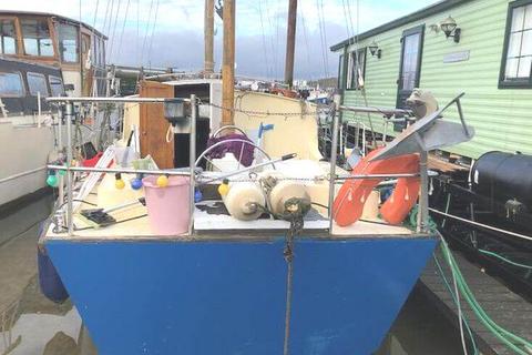 1 bedroom houseboat for sale, Vicarage Lane, Hoo ME3