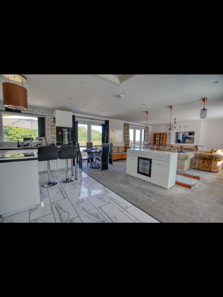 Stella Road, Paignton, Devon, TQ3 5 bed semidetached house £450,000