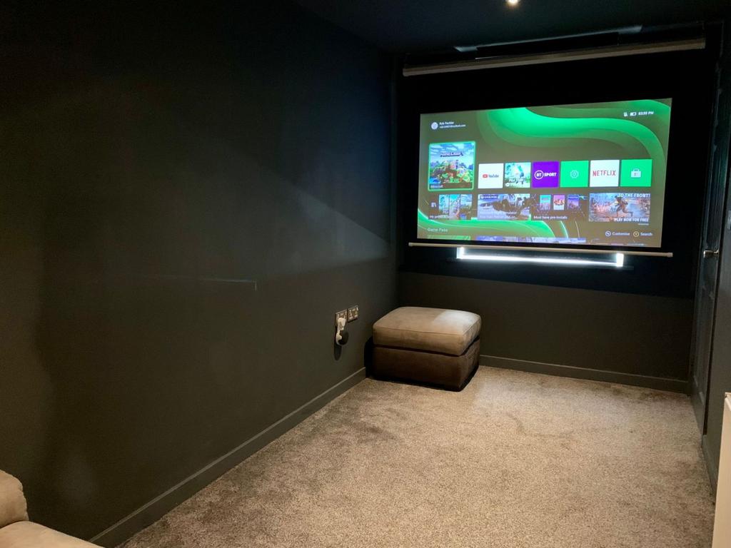 Reception room/cinema room