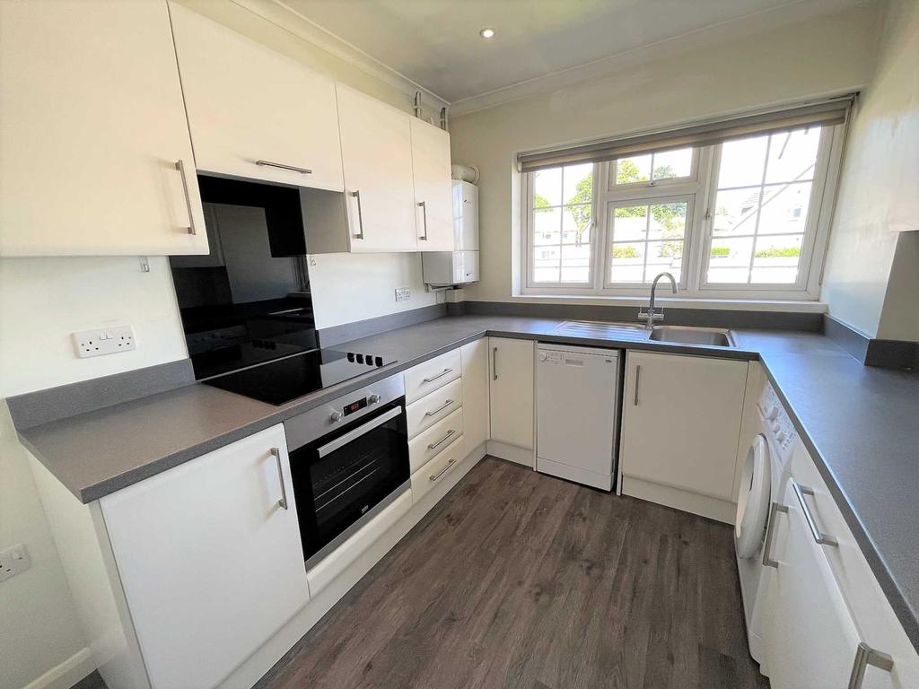 Cranbrook Court, Fleet 3 bed apartment £1,500 pcm (£346 pw)