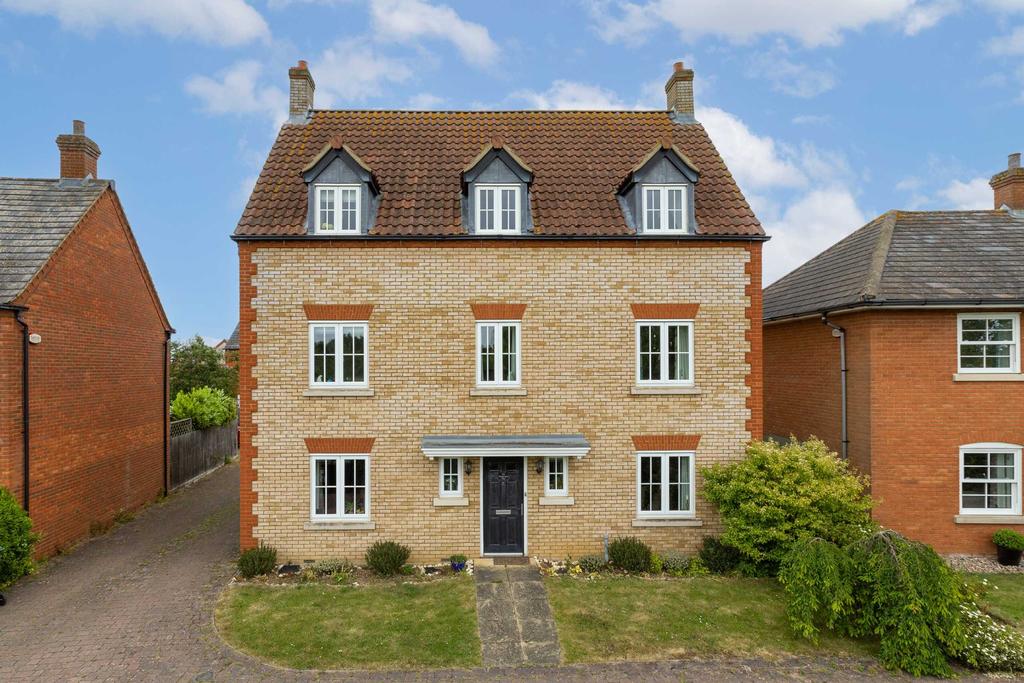 Pollards Way, Lower Stondon, Henlow, Bedfordshire, SG16 5 bed detached