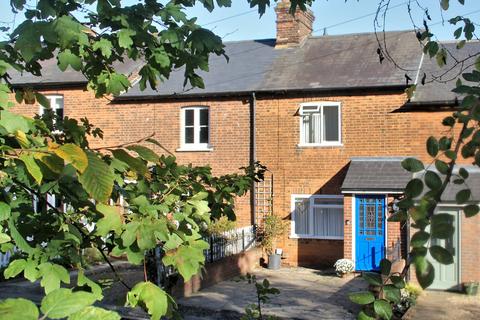 3 bedroom terraced house for sale - Westland Road, Knebworth, Hertfordshire, SG3