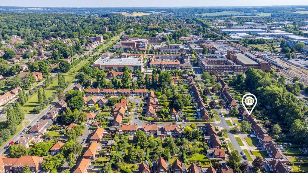 Longcroft Lane, Welwyn Garden City, Hertfordshire, AL8 3 bed end of