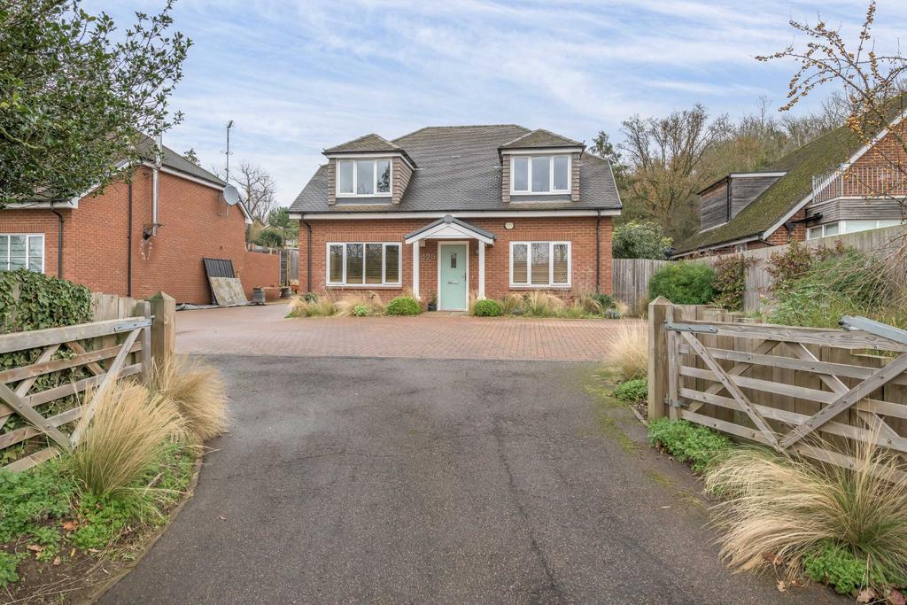 Hertford Road, Digswell, Welwyn, Hertfordshire, AL6 4 bed detached