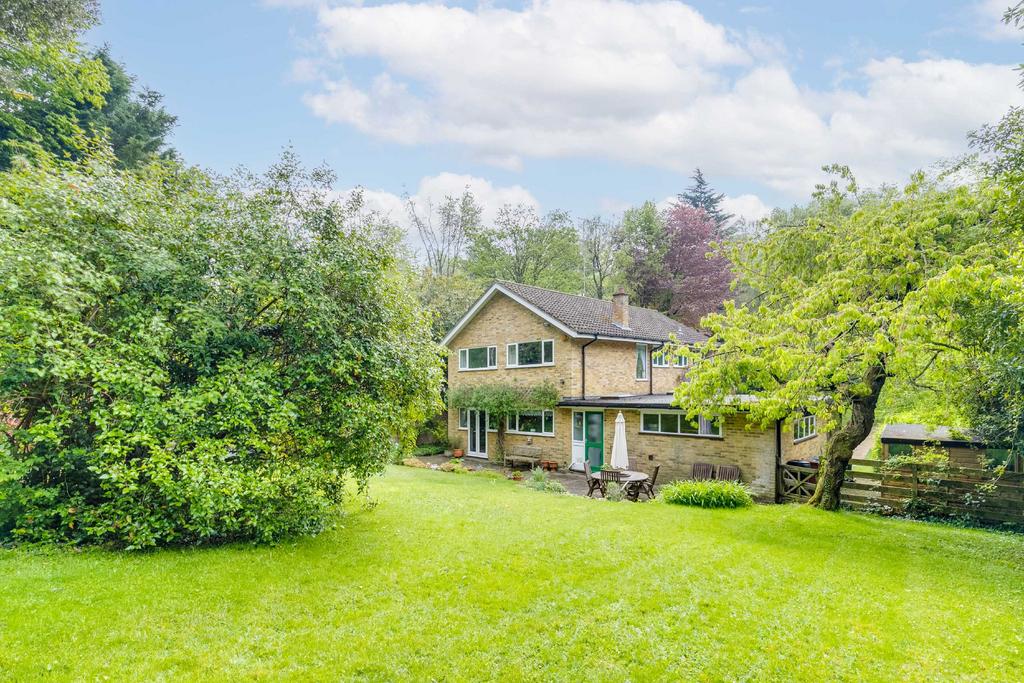 New Road, Welwyn, Hertfordshire, AL6 4 bed detached house for sale £