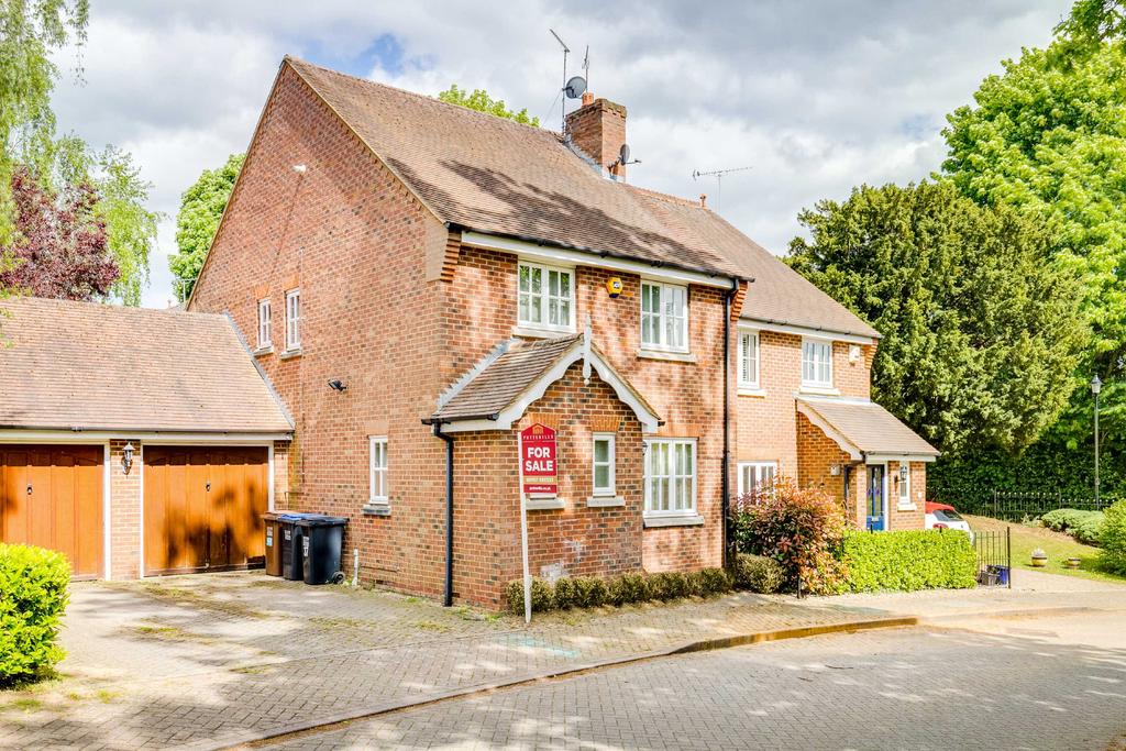 Welwyn Hall Gardens, Welwyn Village... 3 bed semidetached house £675,000