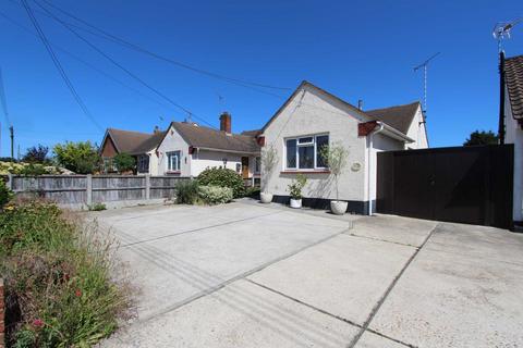 2 bedroom semi-detached bungalow to rent, Common Approach, Thundersley