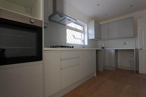 2 bedroom semi-detached bungalow to rent, Common Approach, Thundersley