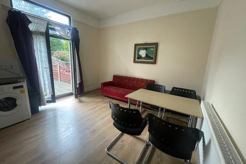 2 bedroom flat to rent, Aldborough Road South,  Ilford, IG3