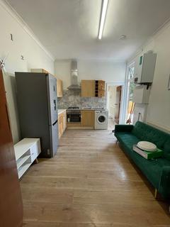 3 bedroom flat to rent, 125 Aldborough Road South, Ilford, Essex, IG3 8HT
