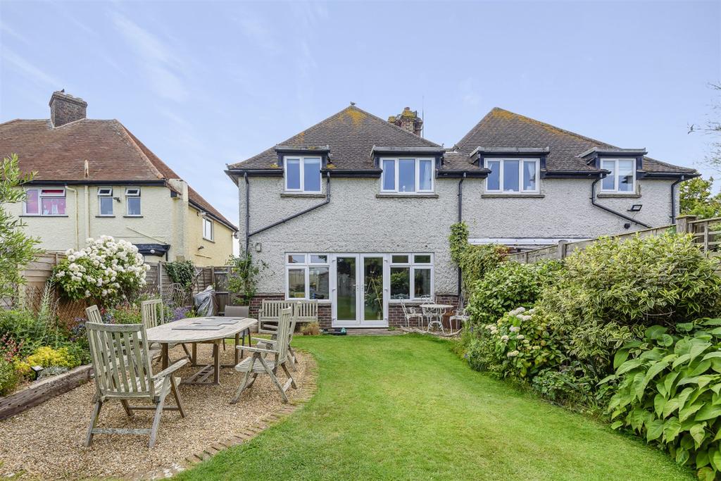 Bonnar Road, Selsey, PO20 4 bed semidetached house £475,000