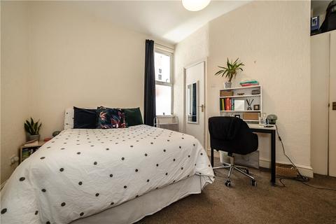 3 bedroom maisonette to rent, Oakmead Road, London, SW12