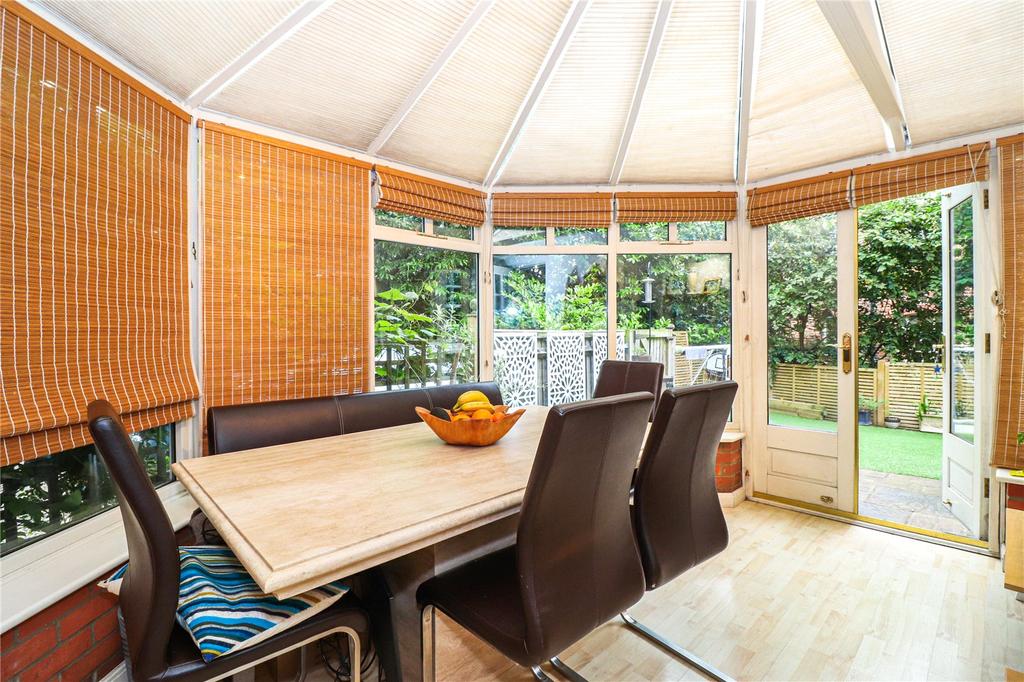 Mulberry Close, Watford, Herts, WD17 3 bed detached house £680,000