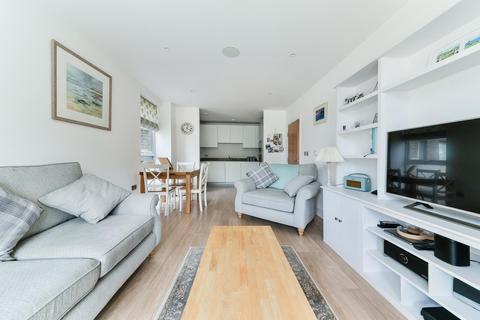 2 bedroom flat to rent, Stockwell Park Walk, Brixton, London, SW9