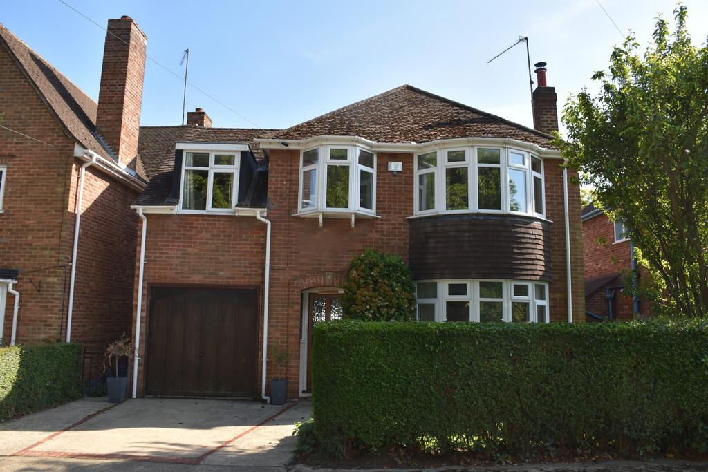 Newmarket Road, Bury St. Edmunds 4 bed detached house £2,100 pcm (£