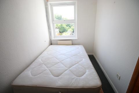 3 bedroom terraced house to rent - Tachbrook Road, FELTHAM, Greater London, TW14