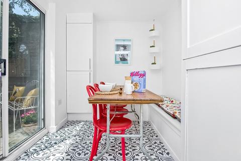 69 Robson Road, London, SE27 9LB