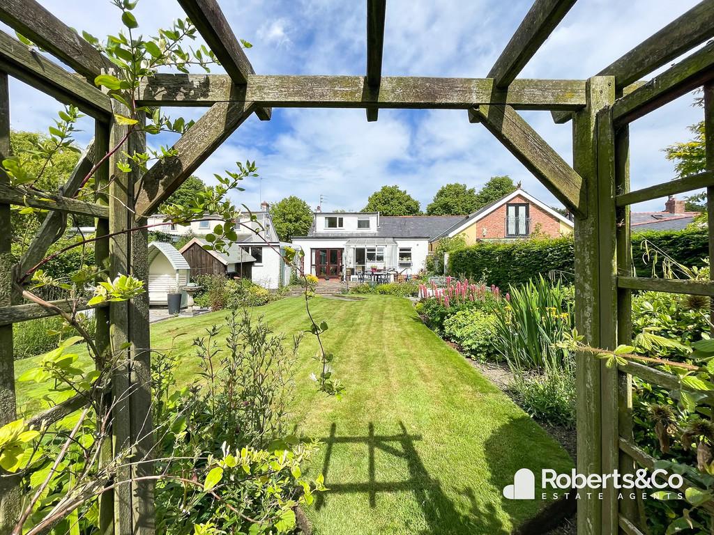 Tolsey Drive, Hutton 3 bed semidetached bungalow £325,000