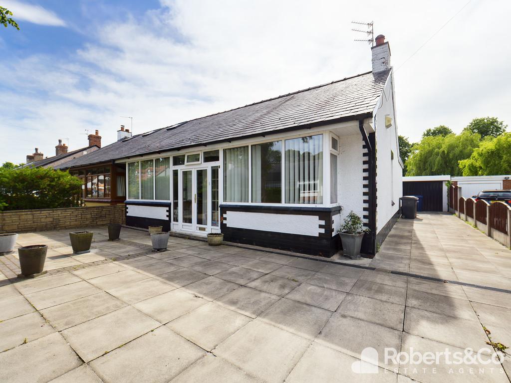 Tolsey Drive, Hutton 3 bed semidetached bungalow £325,000