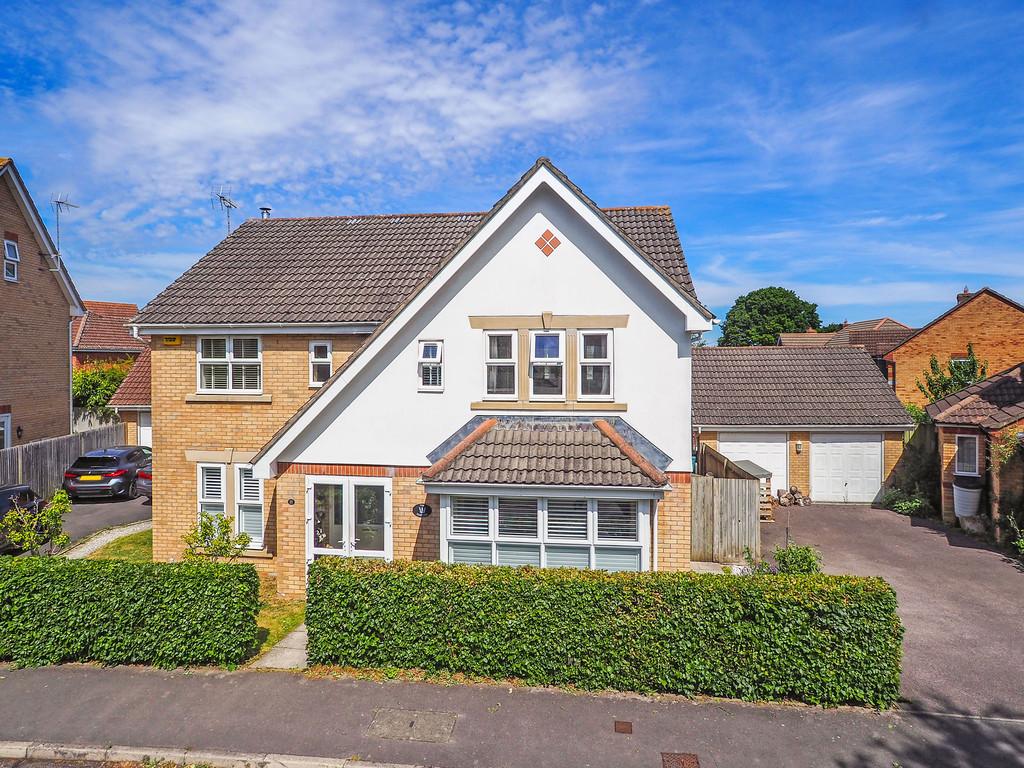 Huron Drive, Liphook 6 bed detached house £2,800 pcm (£646 pw)