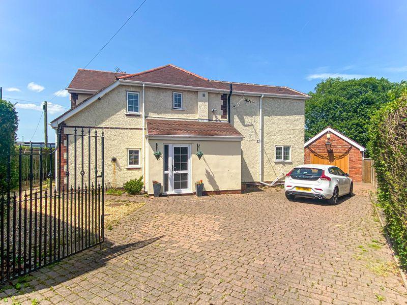 Shaws Lane, Great Wyrley, WS6 6EQ 4 bed detached house £380,000
