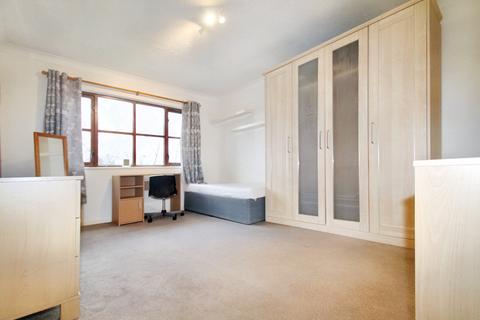 Studio for sale, Newcourt, Uxbridge