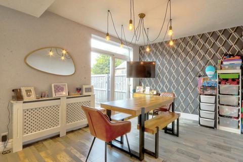 27 Belmont Avenue, South Bank, Middlesbrough, TS6 0AY