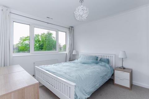 26 Fleetwood Close, Chalfont St Giles, HP8 4DR
