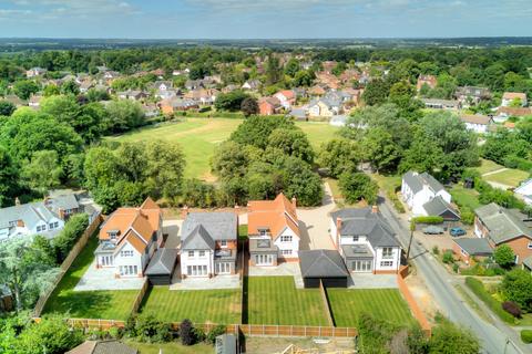 4 bedroom detached house for sale - Common Road, Stock, Essex