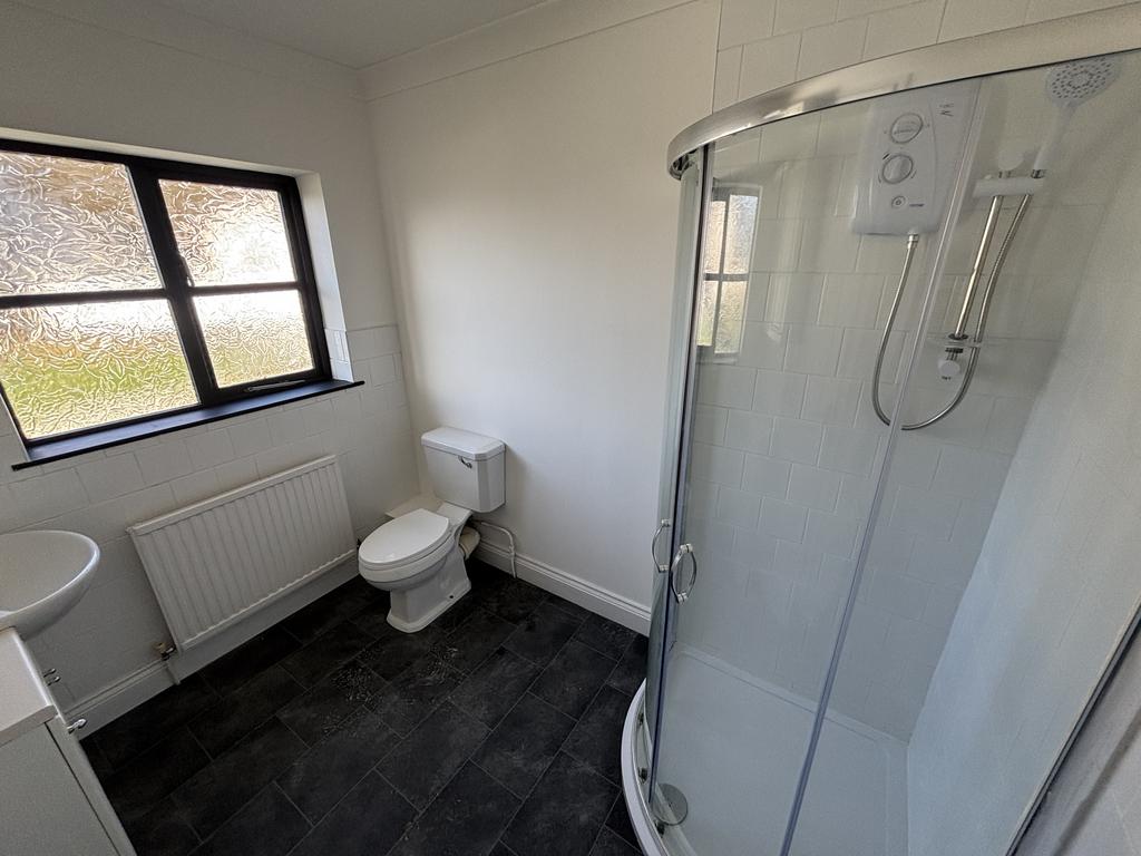 En suite to bedroom 1