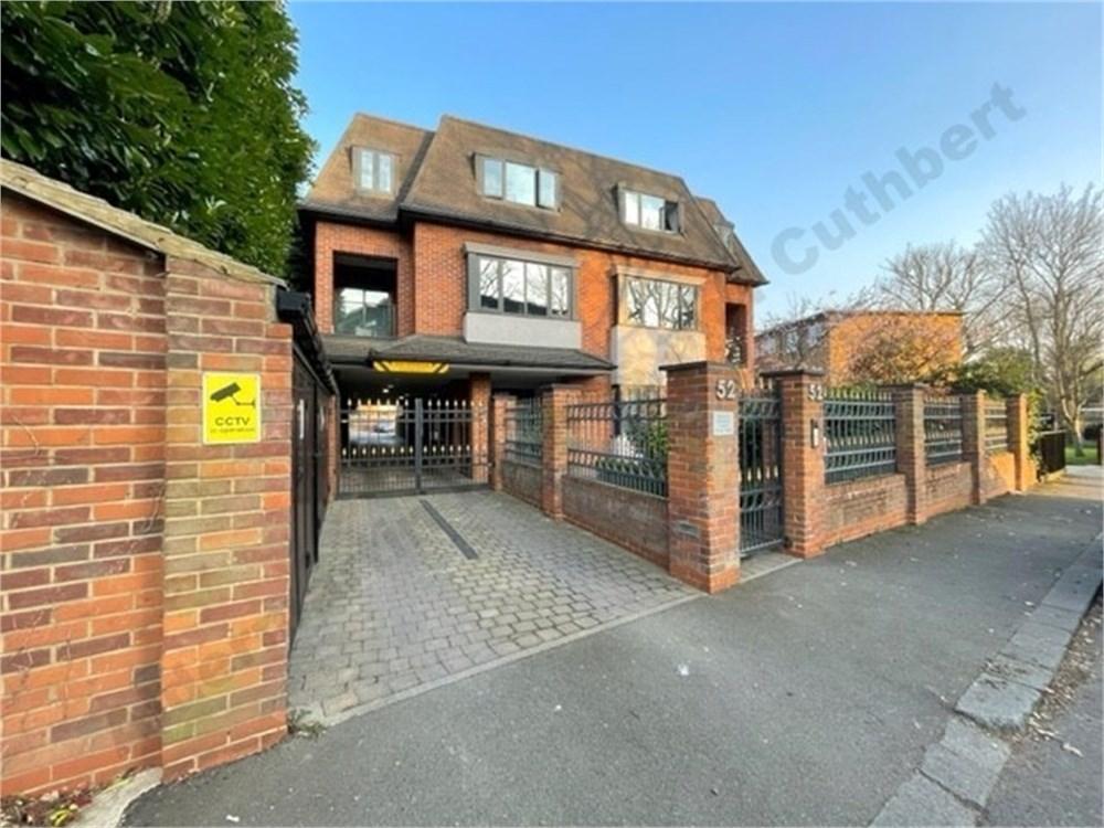 52 Ashley Lane, Hendon, London, NW4 2 bed flat £1,650 pcm (£381 pw)