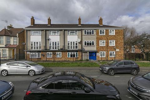 17 Manor Close, London, E17 5RT