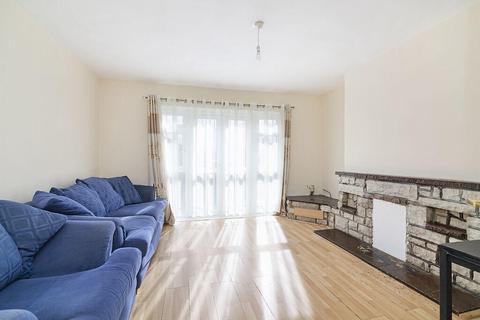 17 Manor Close, London, E17 5RT